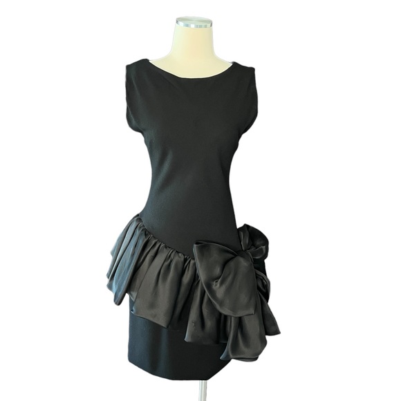 Oscar de la Renta Dresses & Skirts - ⭐️RARE🌟Vintage OSCAR De La Renta Black Ruffle Bow Cocktail Dress 4/6